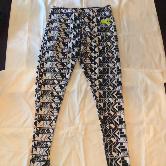 Nike sports leggings - Picture 1 of 2